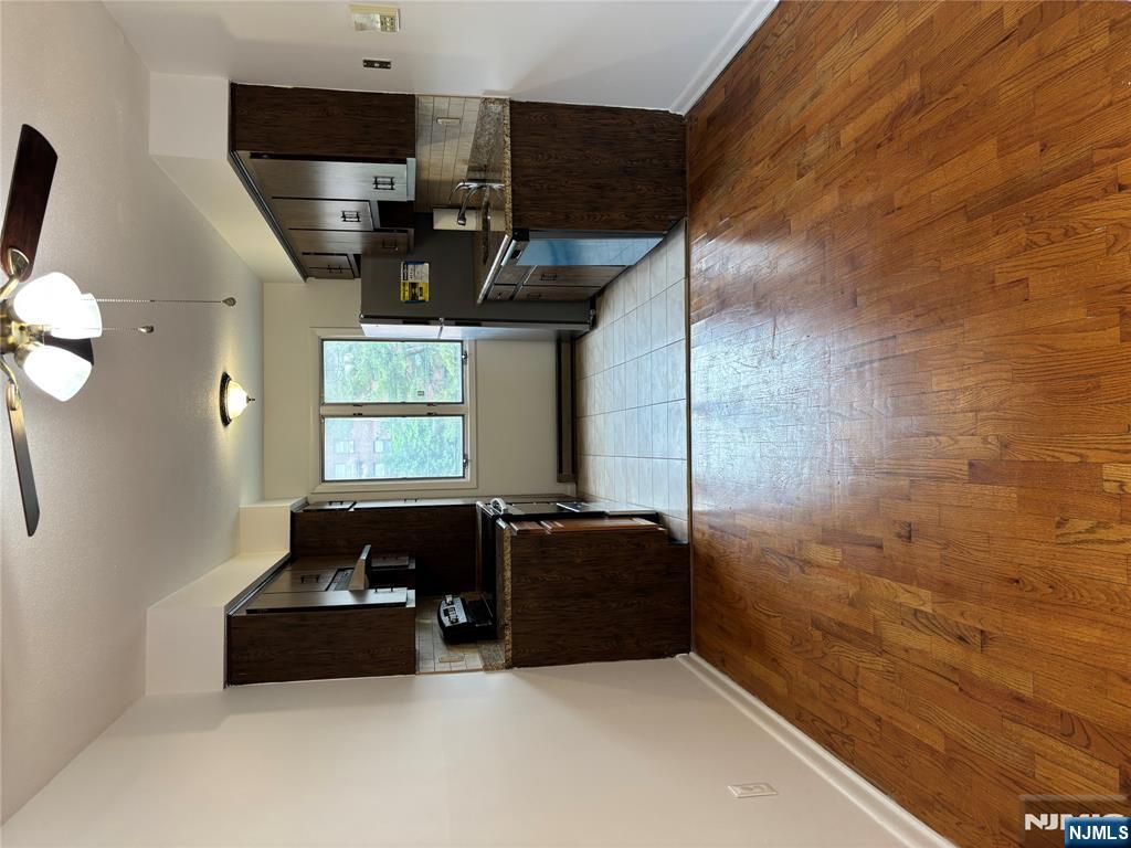 137 Orient Way 3D