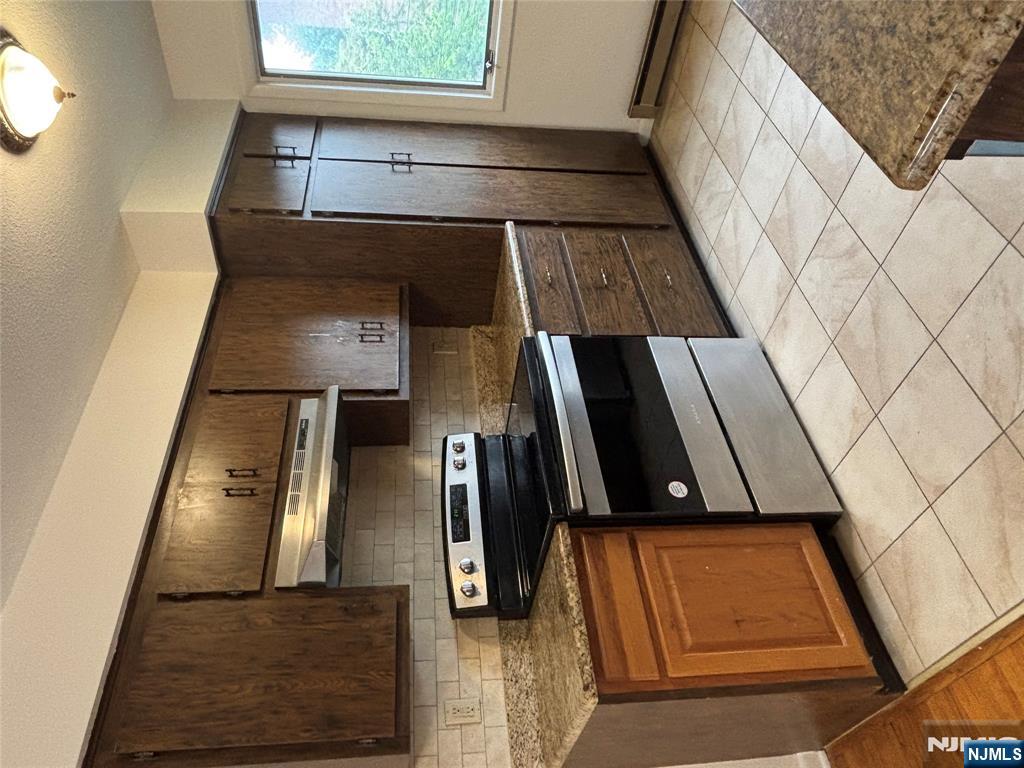 137 Orient Way 3D