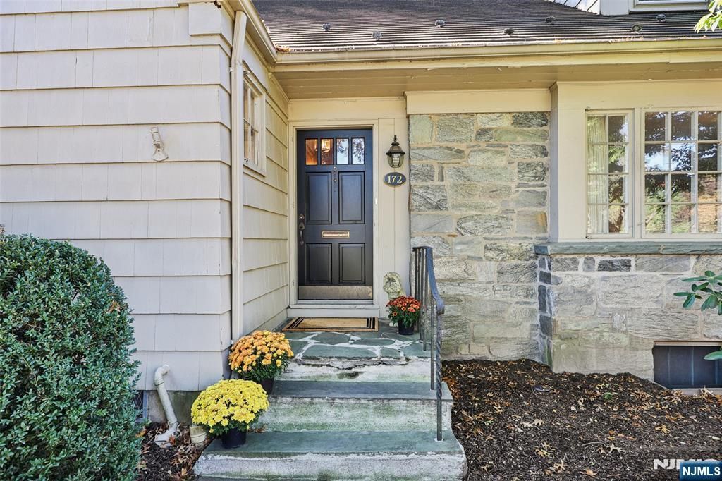 Photo of 172 Ackerman Avenue, Ho-Ho-Kus, NJ 07423 (MLS # 25033234)