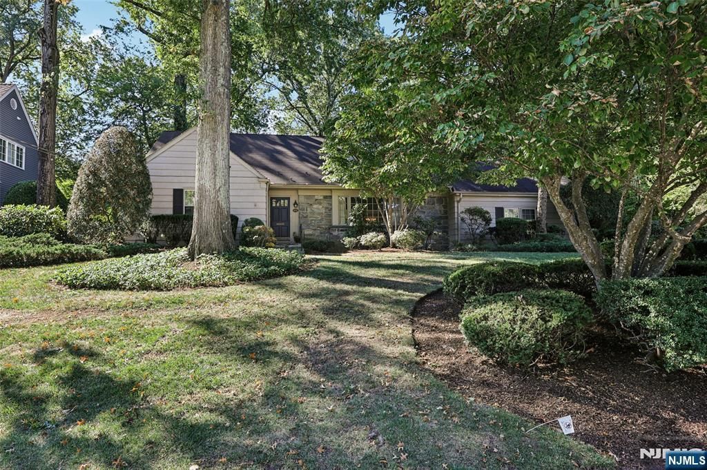 Photo of 172 Ackerman Avenue, Ho-Ho-Kus, NJ 07423 (MLS # 25033234)