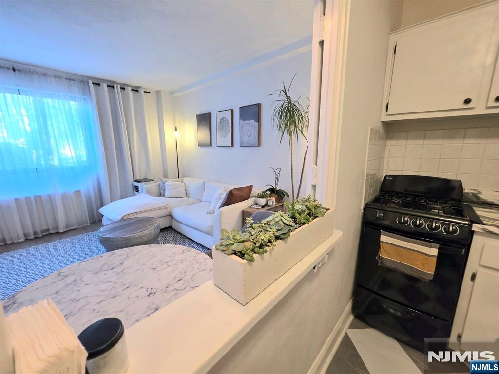 25 Grand Avenue 1C