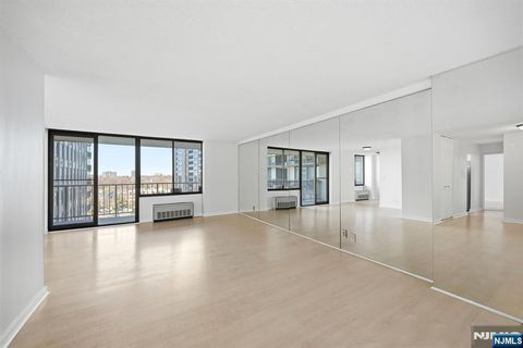 Photo of 300 Winston Dr #807, Cliffside Park, NJ 07010 (MLS # 26010565)