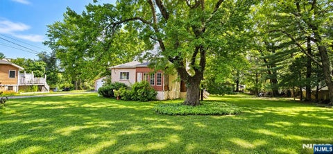 Photo of 1486 Alps Road, Wayne, NJ 07470 (MLS # 26034349)