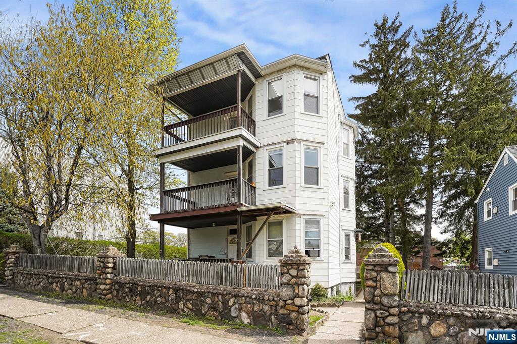 Rental Property at 197 Westervelt Ave 2, Hawthorne, New Jersey - Bedrooms: 3 
Bathrooms: 1 
Rooms: 6  - $2,700 MO.