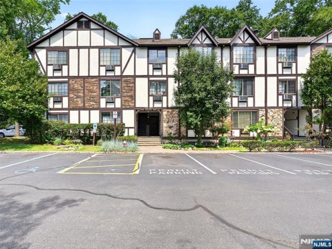 Photo of 1510 Faulkner Court, Mahwah, NJ 07430 (MLS # 26031079)