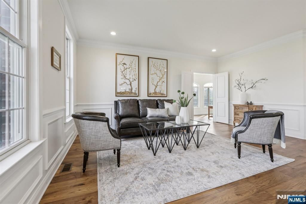 Photo of 22 Woodmere Road, Upper Saddle River, NJ 07458 (MLS # 26011058)