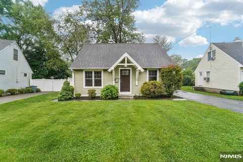 16 Richard Drive Waldwick NJ 07463