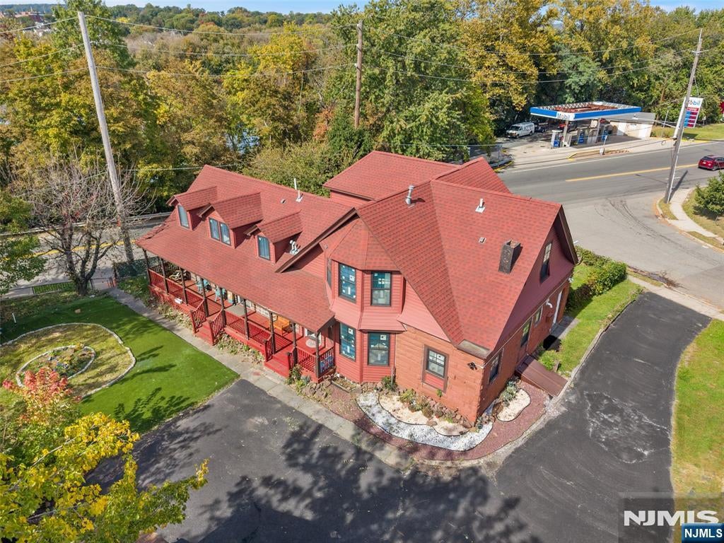 891 River Drive