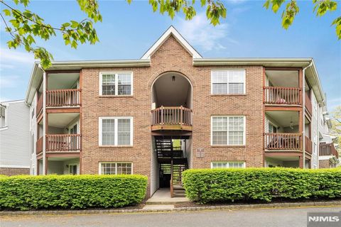 Photo of 1449 Teresa Dr, Fort Lee, NJ 07024 (MLS # 25043486)