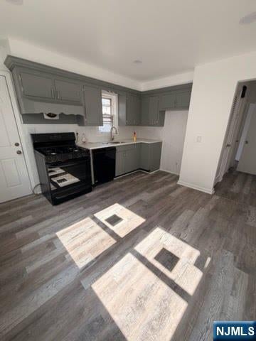 Photo of 123 Summit AVE, Elmwood Park, NJ 07407 (MLS # 26031884)