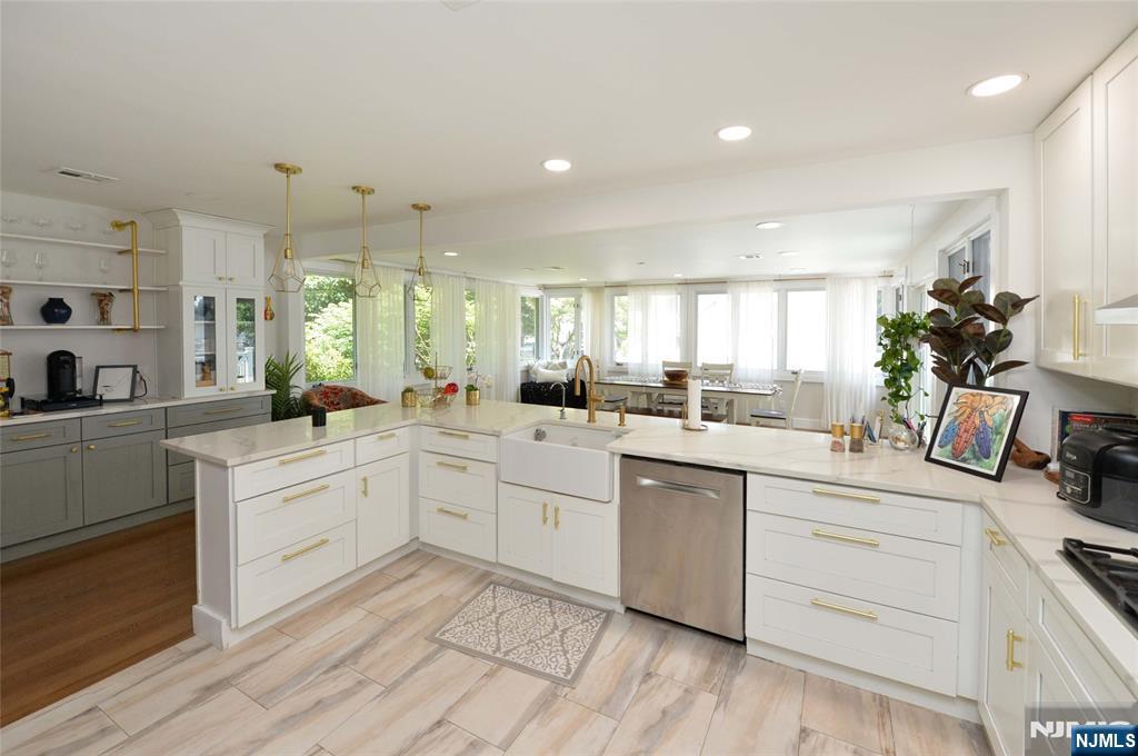 37-03 Northern Drive