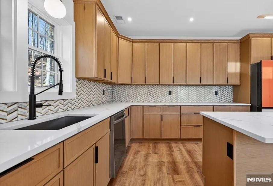 16 Valley View Drive