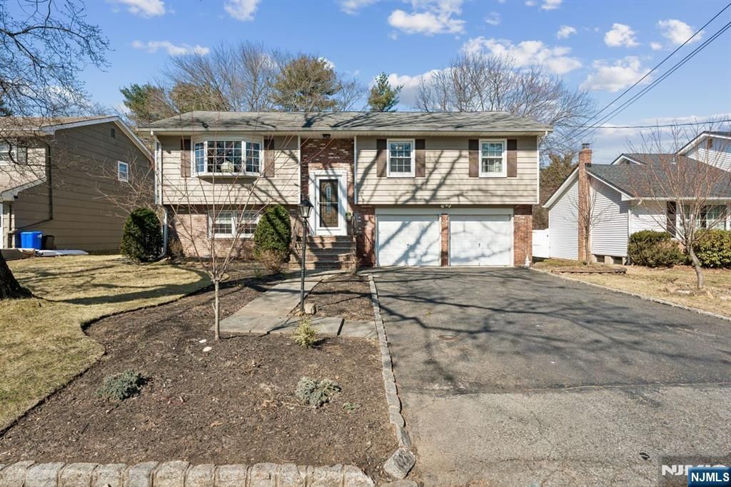Photo of 36 Williamsburg Drive, Roseland, NJ 07068 (MLS # 26007884)