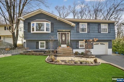 Photo of 116 Star Lake Road, Bloomingdale, NJ 07403 (MLS # 26010401)