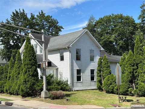 Photo of 2729 Roseland Avenue, Roseland, NJ 07068 (MLS # 25025813) Photo of 2729 Roseland Avenue, Roseland, NJ 07068 (MLS # 25025813)