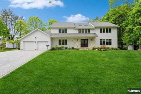 Photo of 18 Cedar Ct, Closter, NJ 07624 (MLS # 26005326)