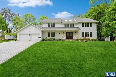 Photo of 18 Cedar Ct, Closter, NJ 07624 (MLS # 26005326)