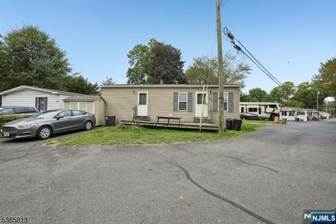 Photo of 600 Pulis Ave, Mahwah, NJ 07430 (MLS # 25033778)