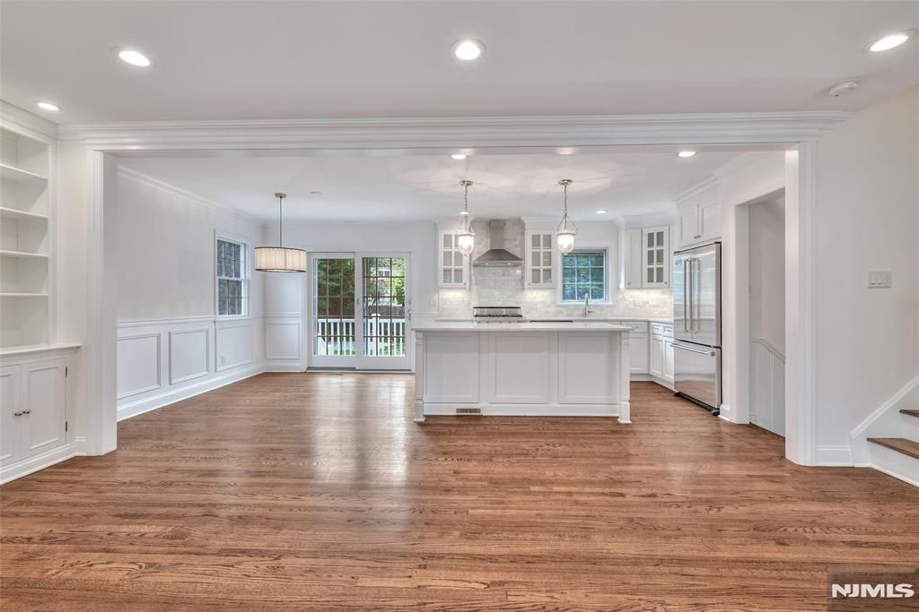 Photo of 48 Oak Drive, Roseland, NJ 07068 (MLS # 25036597)
