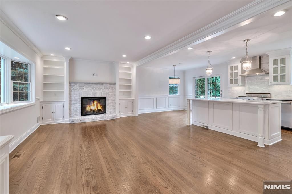 Photo of 48 Oak Drive, Roseland, NJ 07068 (MLS # 25036597)