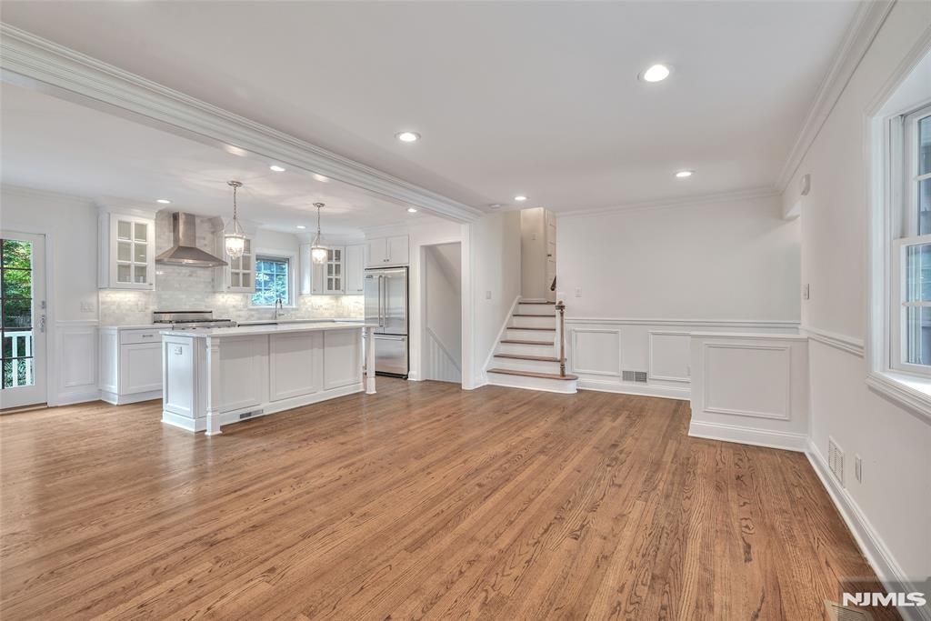Photo of 48 Oak Drive, Roseland, NJ 07068 (MLS # 25036597)