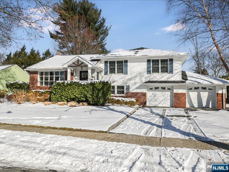 776 Schaefer Avenue, Oradell, New Jersey - 3 Bedrooms  
3 Bathrooms  
7 Rooms - 