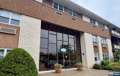 Photo of 1111 River RD #F 1, Edgewater, NJ 07020 (MLS # 26019342)