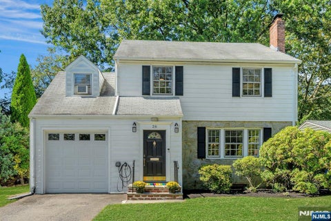 Photo of 26 Whittier Terrace, Bloomfield, NJ 07003 (MLS # 26035474)