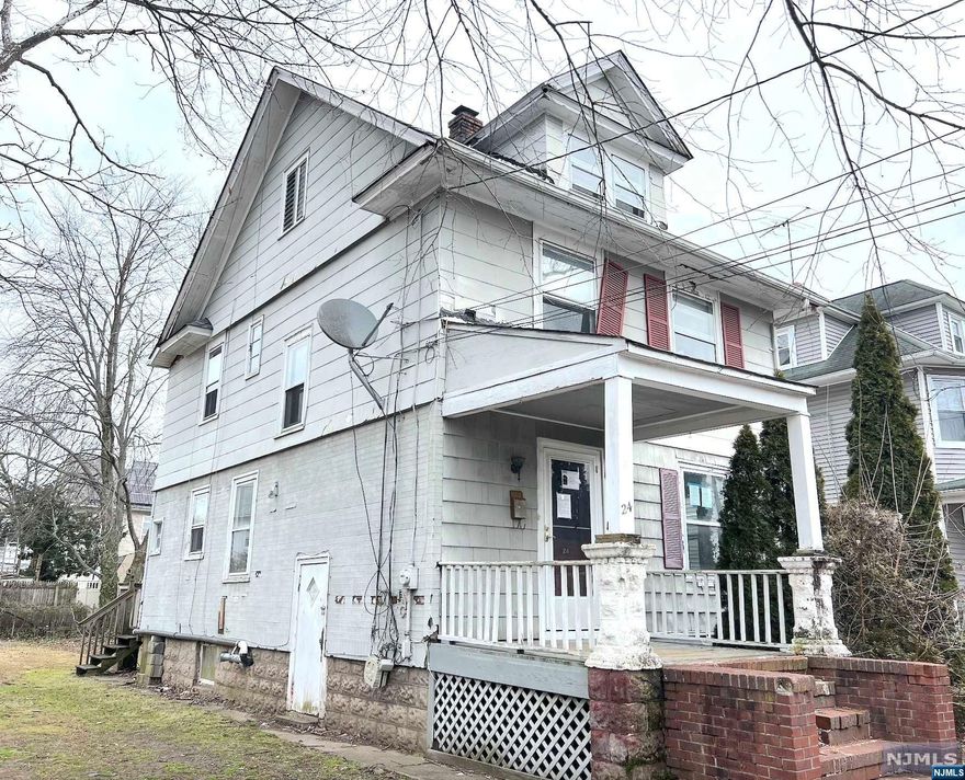 Wonderful opportunity in Plainfield. Come see this open floor plan 3 bed, 1 bath house. The property boasts a large lot with plenty of off street parking as well as large back yard. With the right vision you can bring this property back to its full potential. It is convienently located close to schools, shopping, and easy access to major highways. Don't Miss Out Come See It Today!!!!