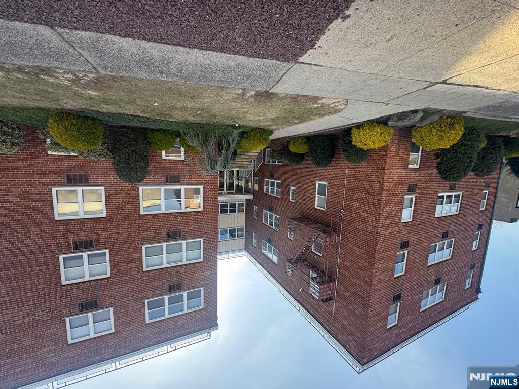 Rental Property at 420 Broad Ave 1B, Palisades Park, New Jersey - Bedrooms: 1 
Bathrooms: 1 
Rooms: 3  - $1,950 MO.