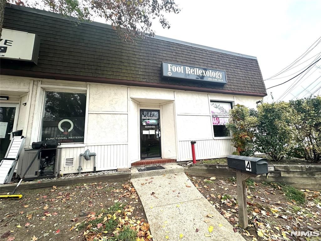 Photo of 23 Farview Avenue #4, Paramus, NJ 07652 (MLS # 25042190)