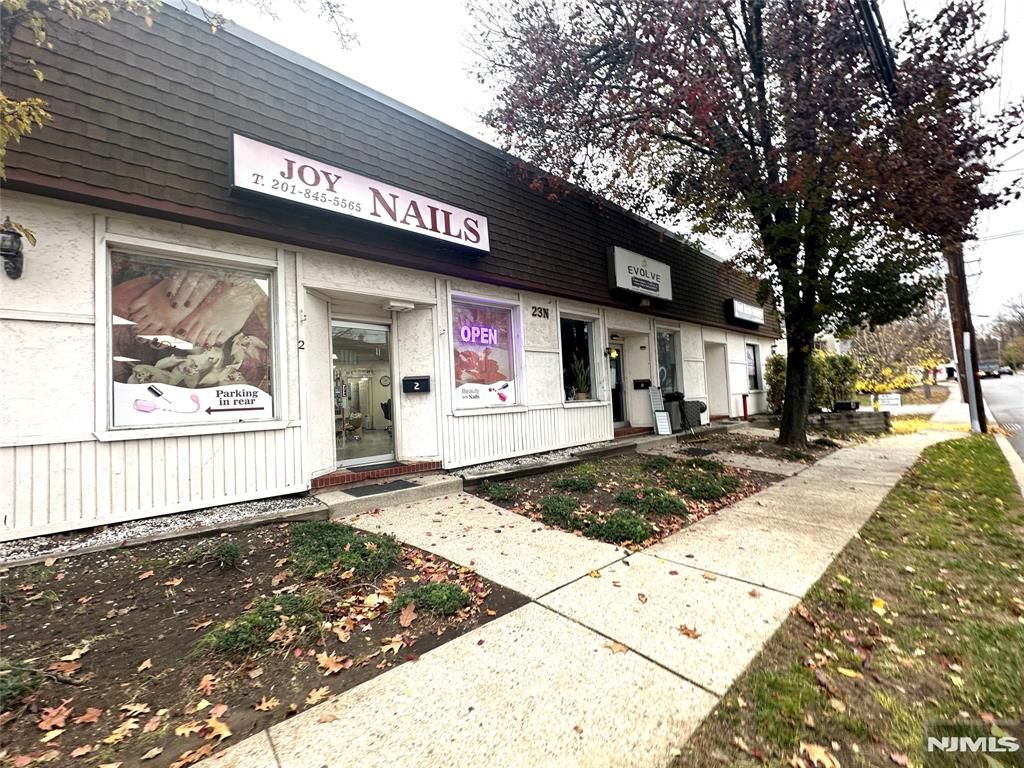 Photo of 23 Farview Avenue #4, Paramus, NJ 07652 (MLS # 25042190)