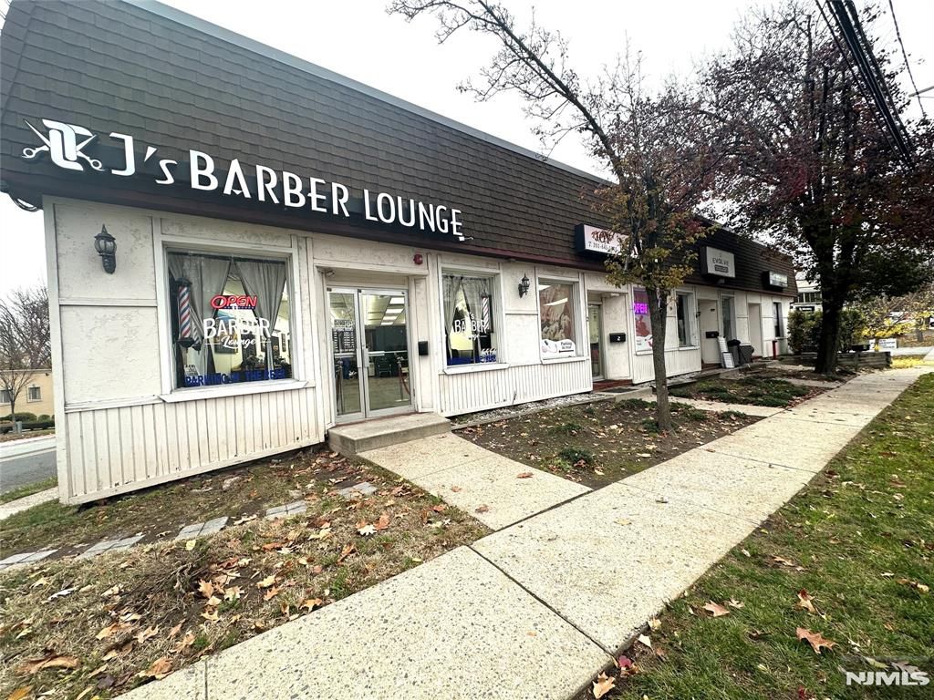 Photo of 23 Farview Avenue #4, Paramus, NJ 07652 (MLS # 25042190)