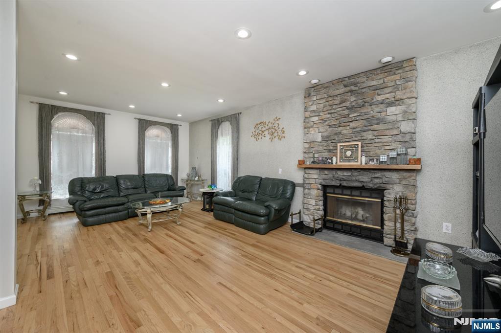 4 Elm Court