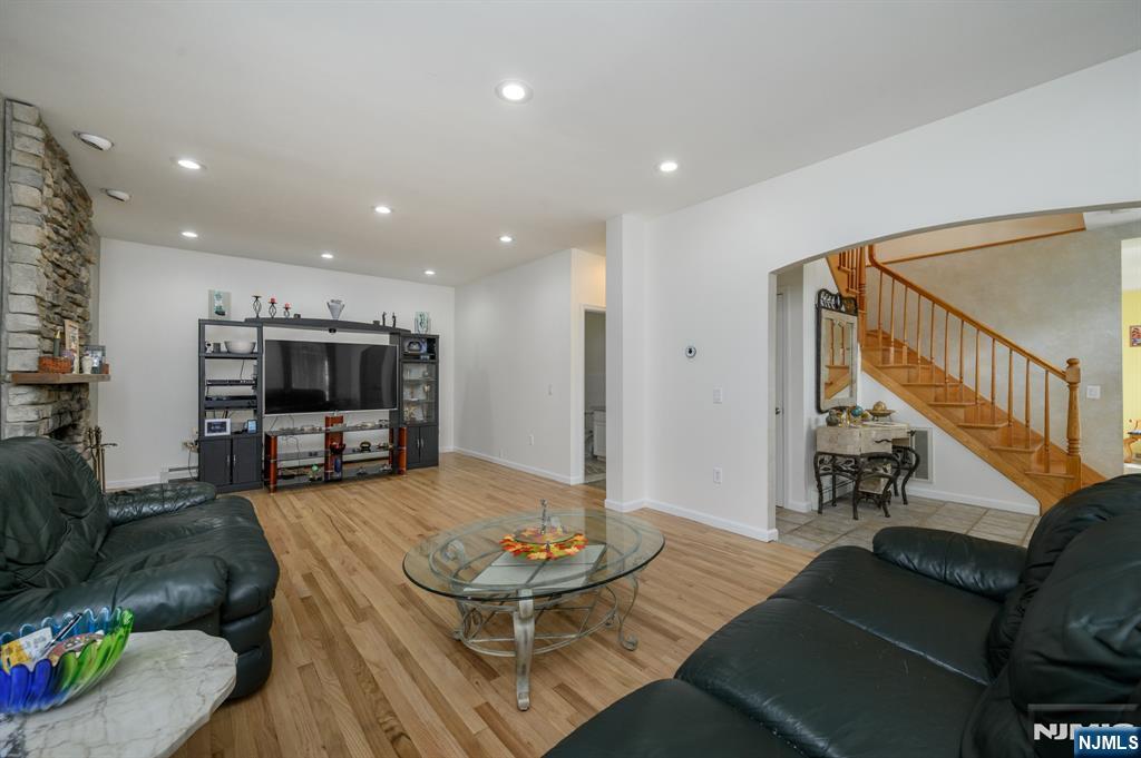 4 Elm Court