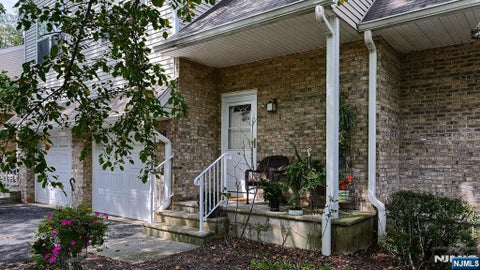 Photo of 58 Parkside Court, Wayne, NJ 07470 (MLS # 26033359)