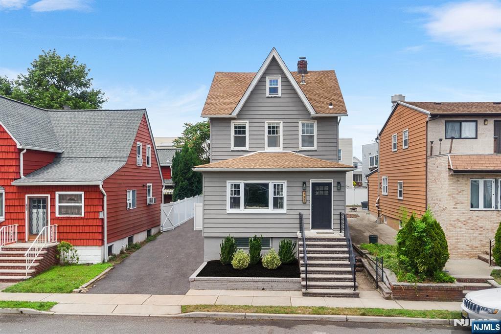 725 4th Street