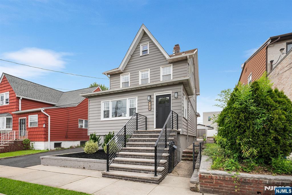 725 4th Street
