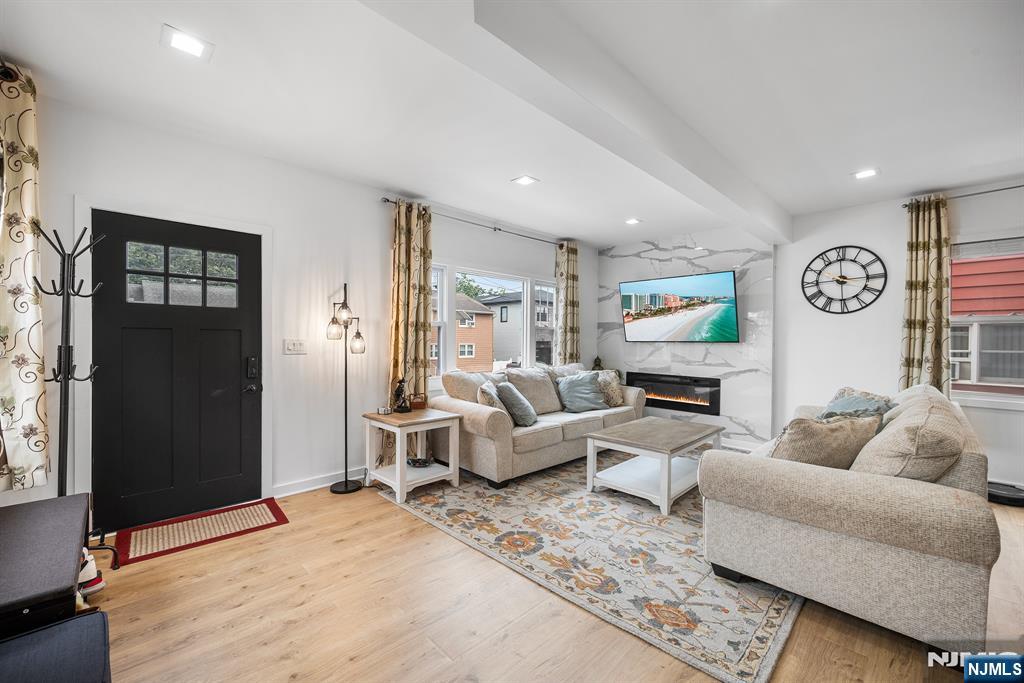 725 4th Street