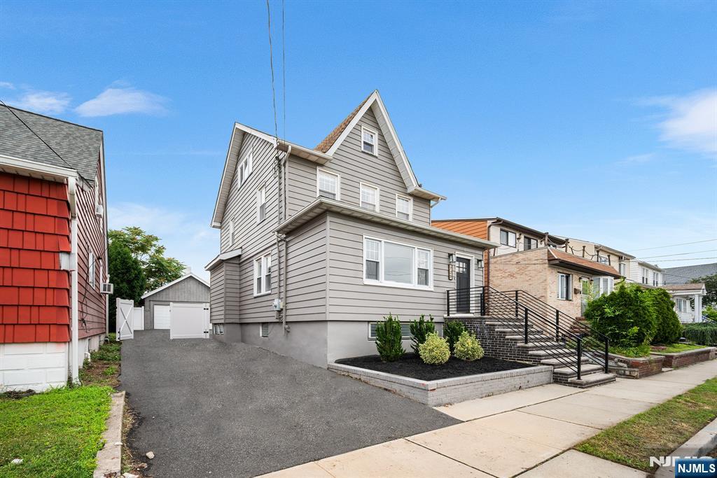 725 4th Street