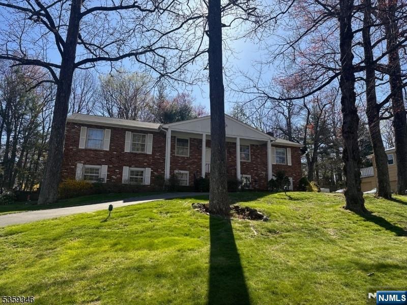 Property for Sale at 6 Persimmon Way, Springfield  2017, New Jersey - Bedrooms: 4 
Bathrooms: 3 
Rooms: 9  - $849,000
