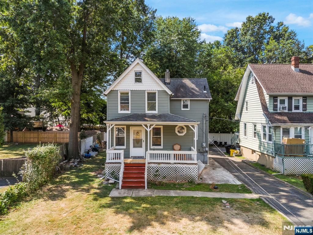 Photo of 193 Fort Lee Road, Teaneck, NJ 07666 (MLS # 25029169)