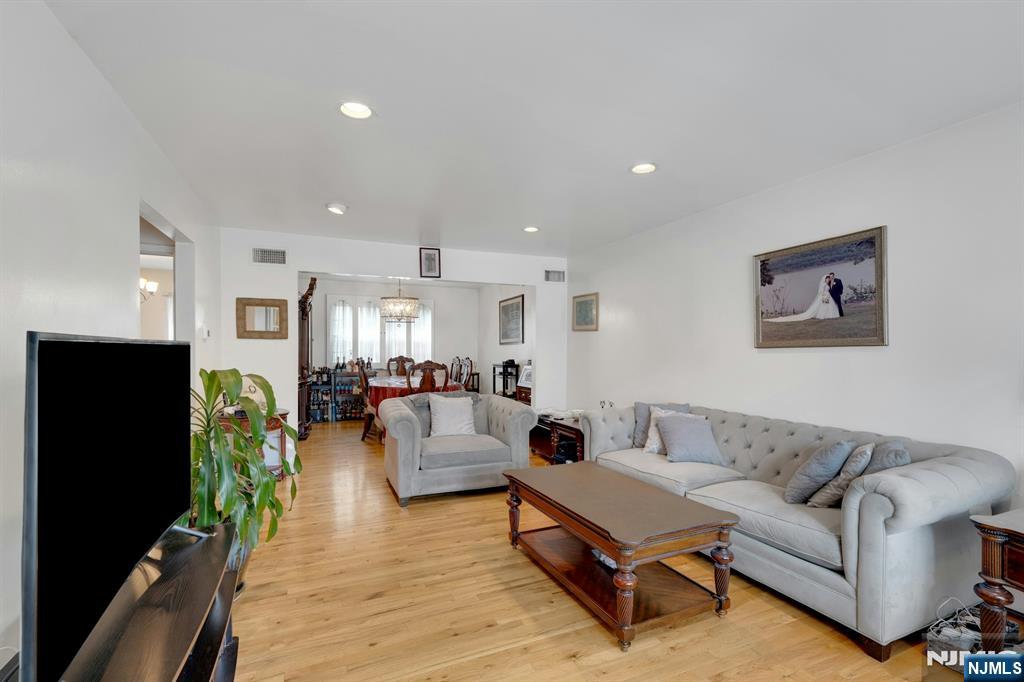 1527 10th Street