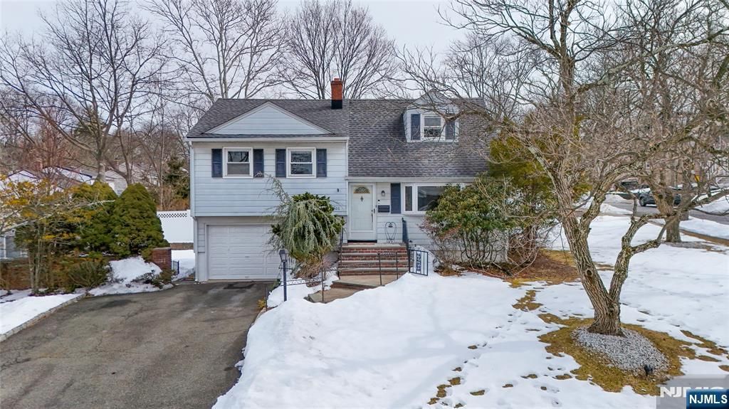 Photo of 26 Franklin Street, Verona, NJ 07044 (MLS # 26006282)