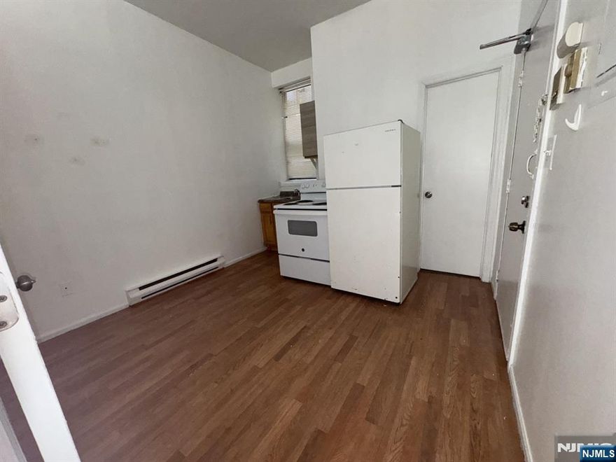 Ground floor unit on Frank E Rodgers. Consists of a nice sized bedroom, eat in kitchen, full bathroom. Located just a few minutes walking distance to Harrison Path Station, various restaurants, shopping centers, West Hudson Park and variety stores. No pets, no parking