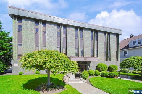 Photo of 1625 Anderson Avenue #204, Fort Lee, NJ 07024 (MLS # 26017674)