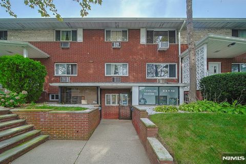 Photo of 1331 Anderson Avenue #FF, Fort Lee, NJ 07024 (MLS # 25009669)