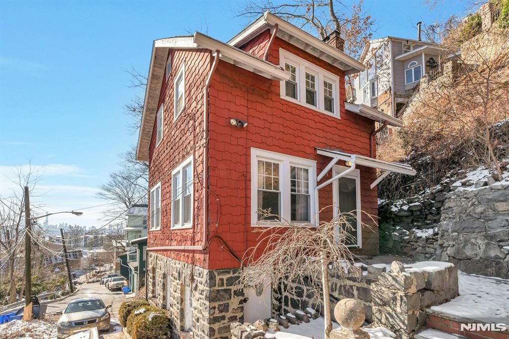 Photo of 9 Old Wood Road, Edgewater, NJ 07020 (MLS # 25031418)