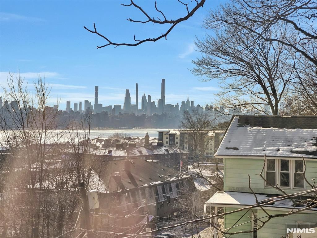 Photo of 9 Old Wood Road, Edgewater, NJ 07020 (MLS # 25031418)
