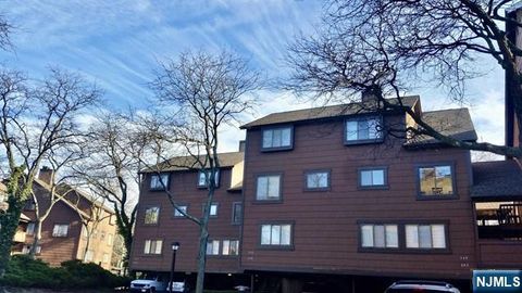 366 Sandcastle Key Secaucus NJ 07094